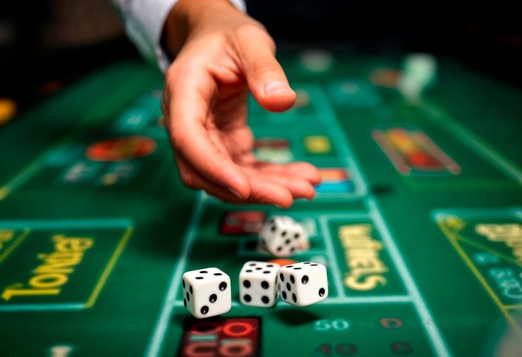 duniaslot88 app interface showing live casino tables and sportsbook navigation on a mobile phone screen